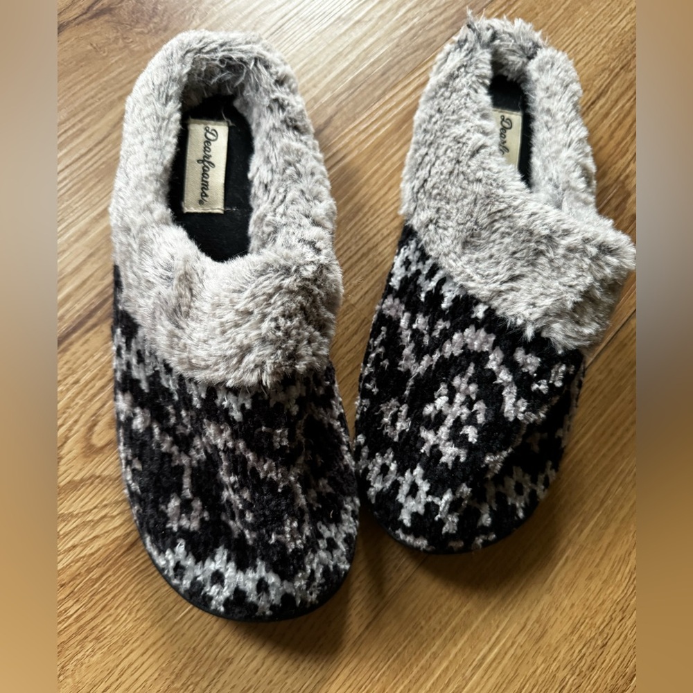 Dearfoam women’s slippers size 7-8